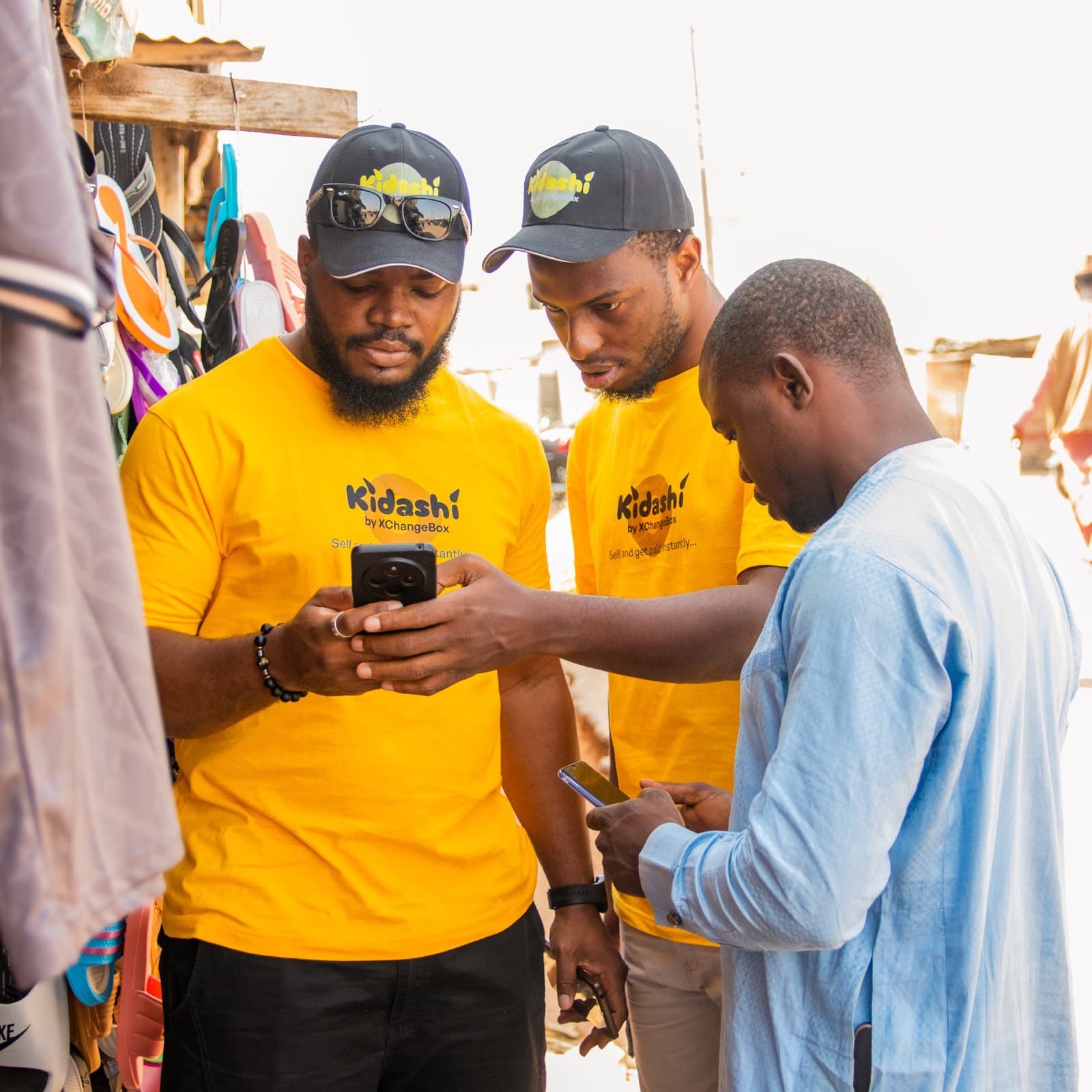 Kidashi agents walking a trader through the app on his phone