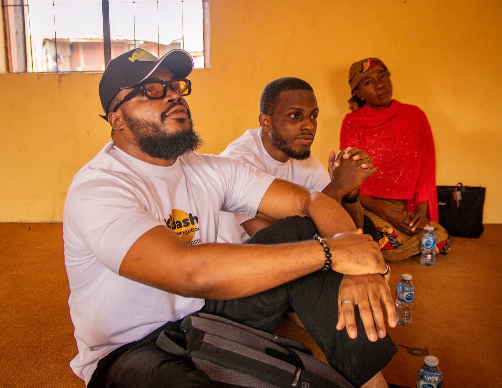 A Kidashi agent in conversation with women in the community