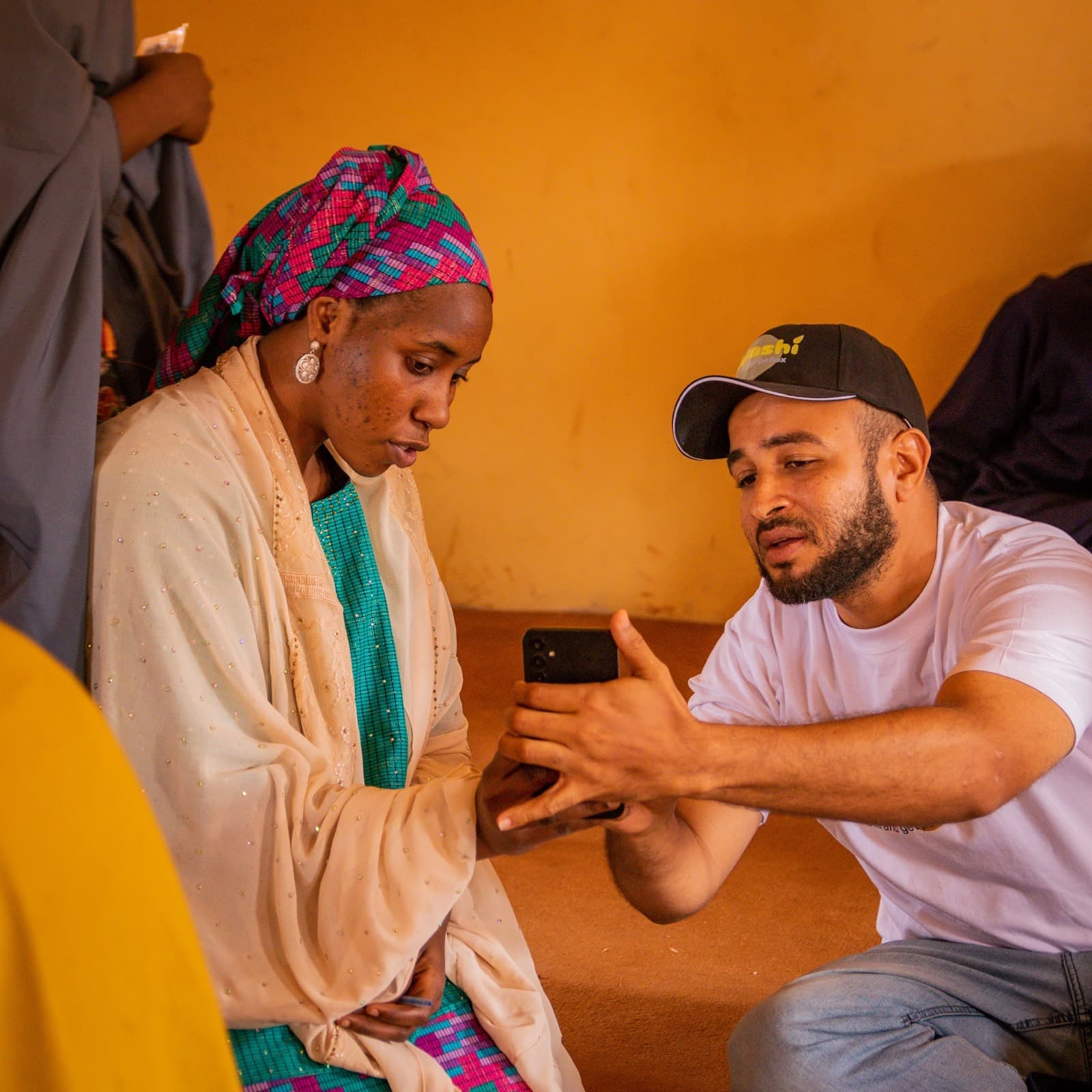 An agent onboarding a woman trader on a phone